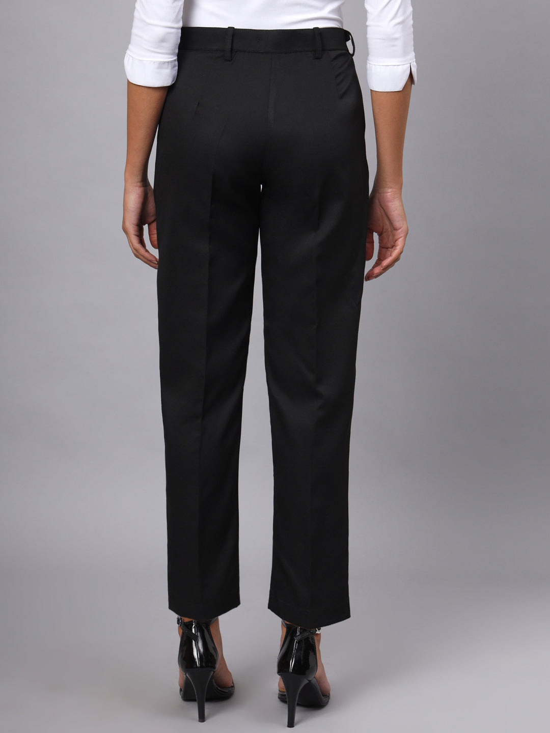 Women Mid-Rise Relaxed Straight Leg Cropped Trousers
