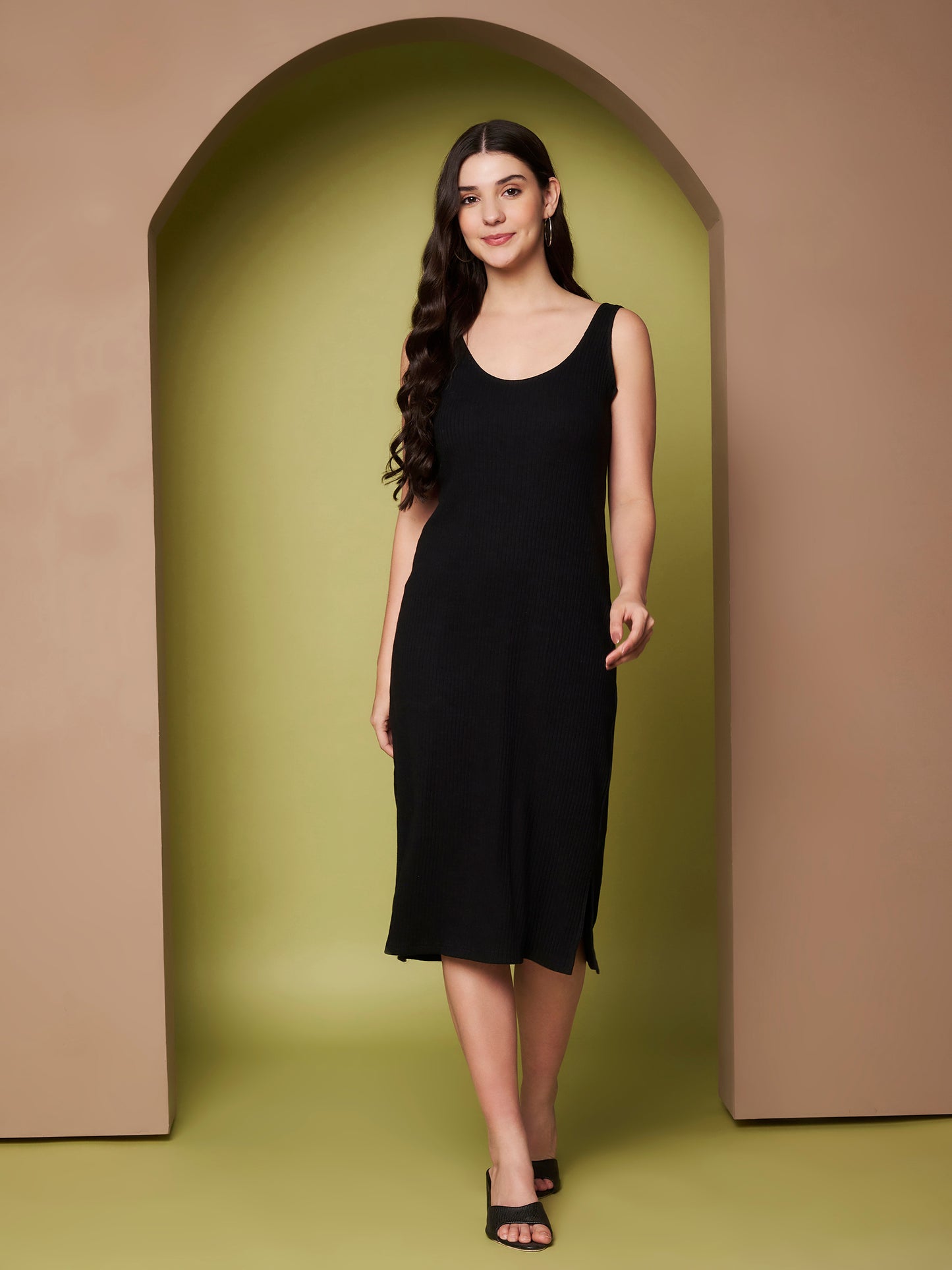 BRINNS Women Solid Sleeveless Sheath Midi Dress