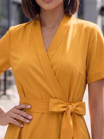 A-line dress with a waist tie-up