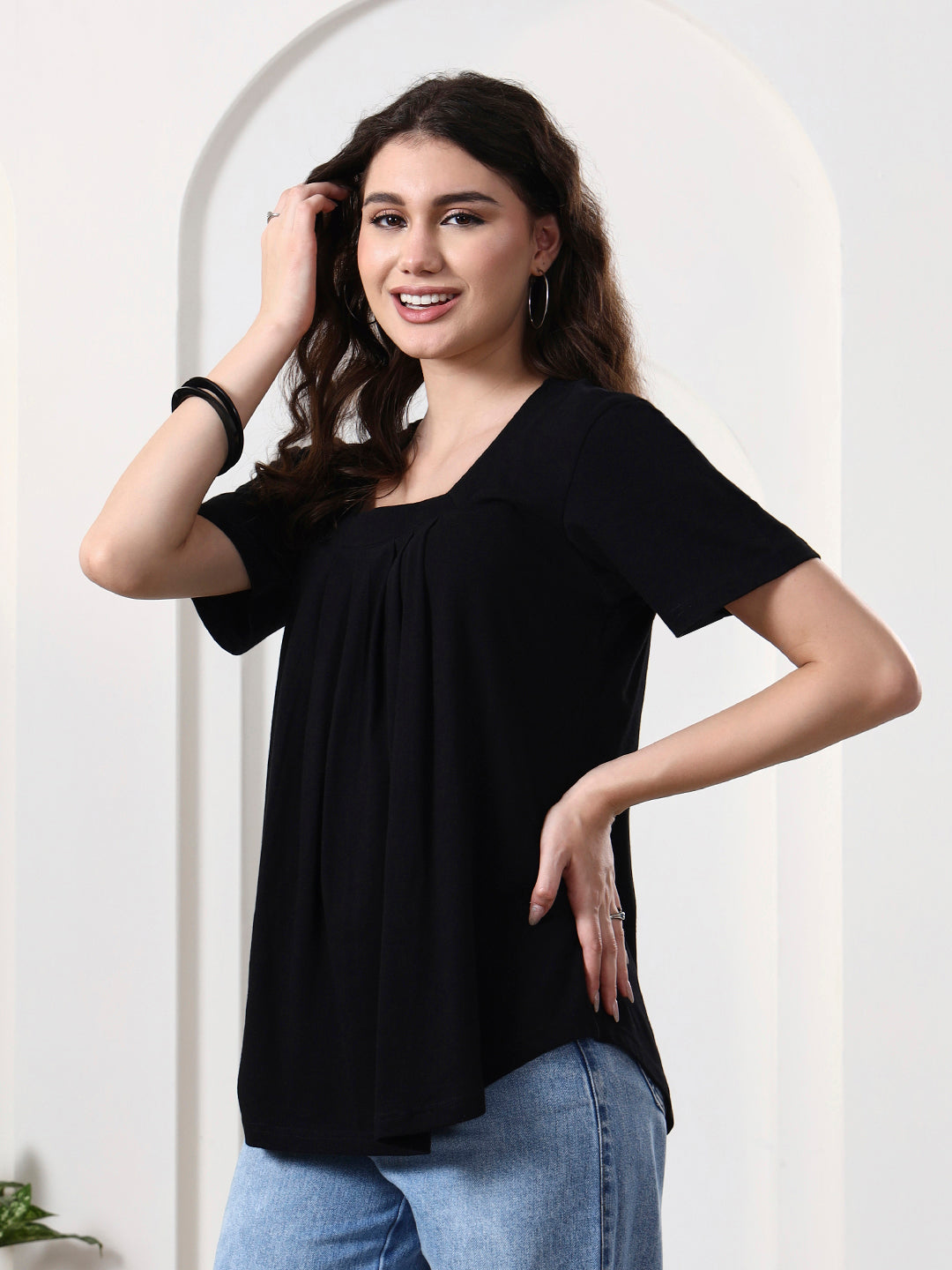 Women Solid Scoop Neck Gathered Top