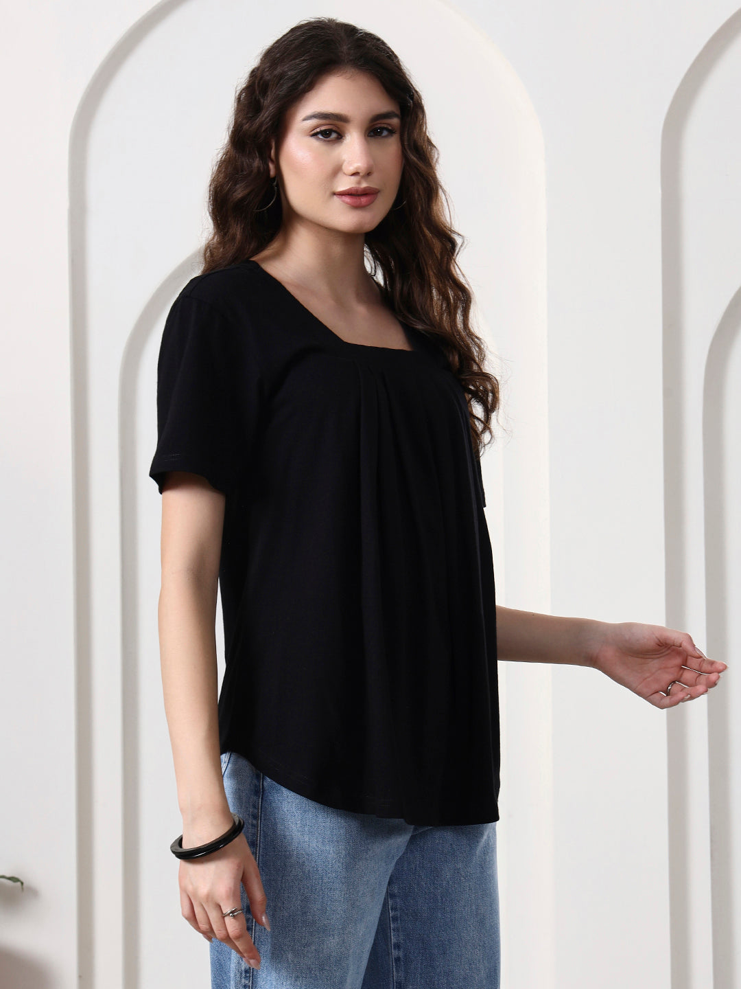 Women Solid Scoop Neck Gathered Top