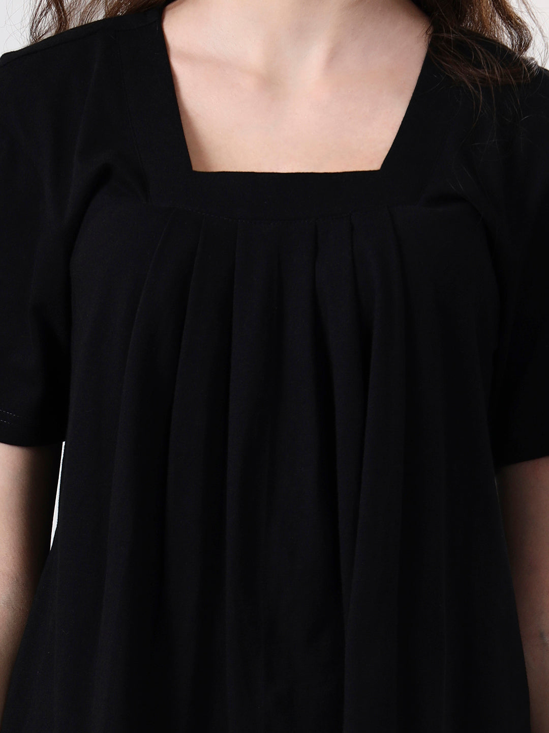 Women Solid Scoop Neck Gathered Top
