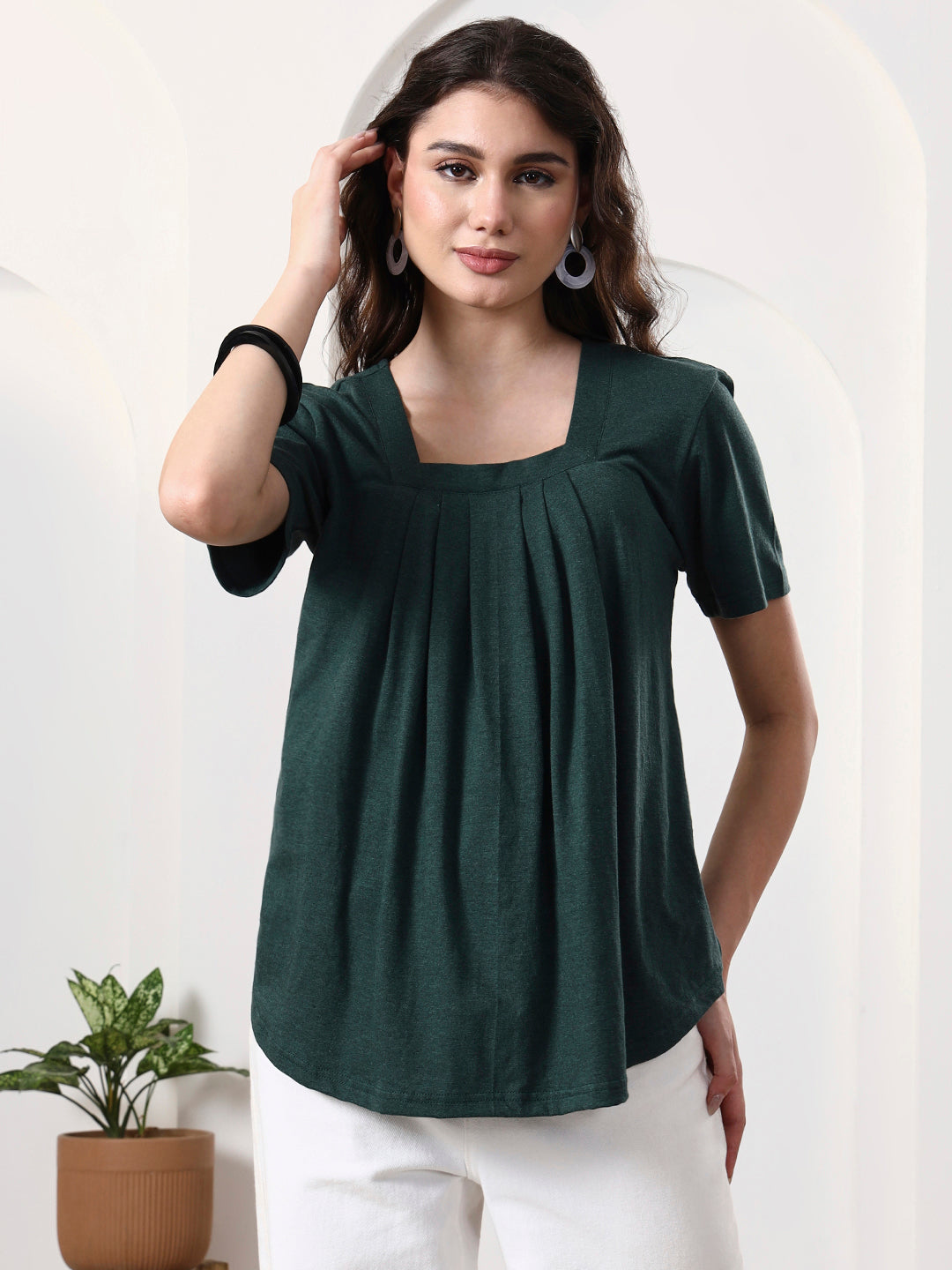Women Solid Scoop Neck Gathered Top