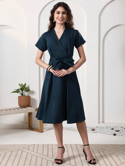 A-line dress with a waist tie-up