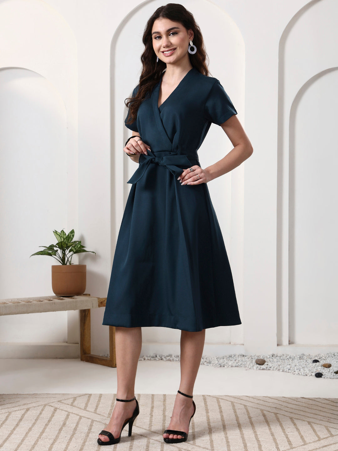 A-line dress with a waist tie-up
