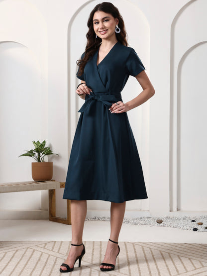 A-line dress with a waist tie-up