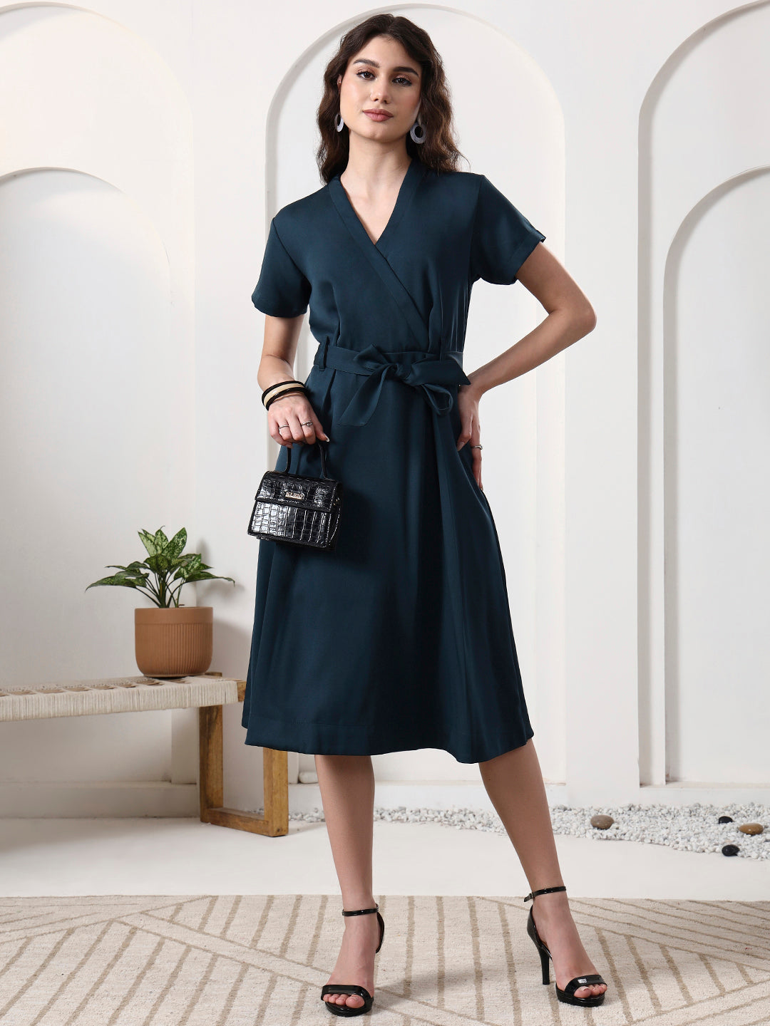 A-line dress with a waist tie-up