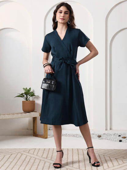 A-line dress with a waist tie-up